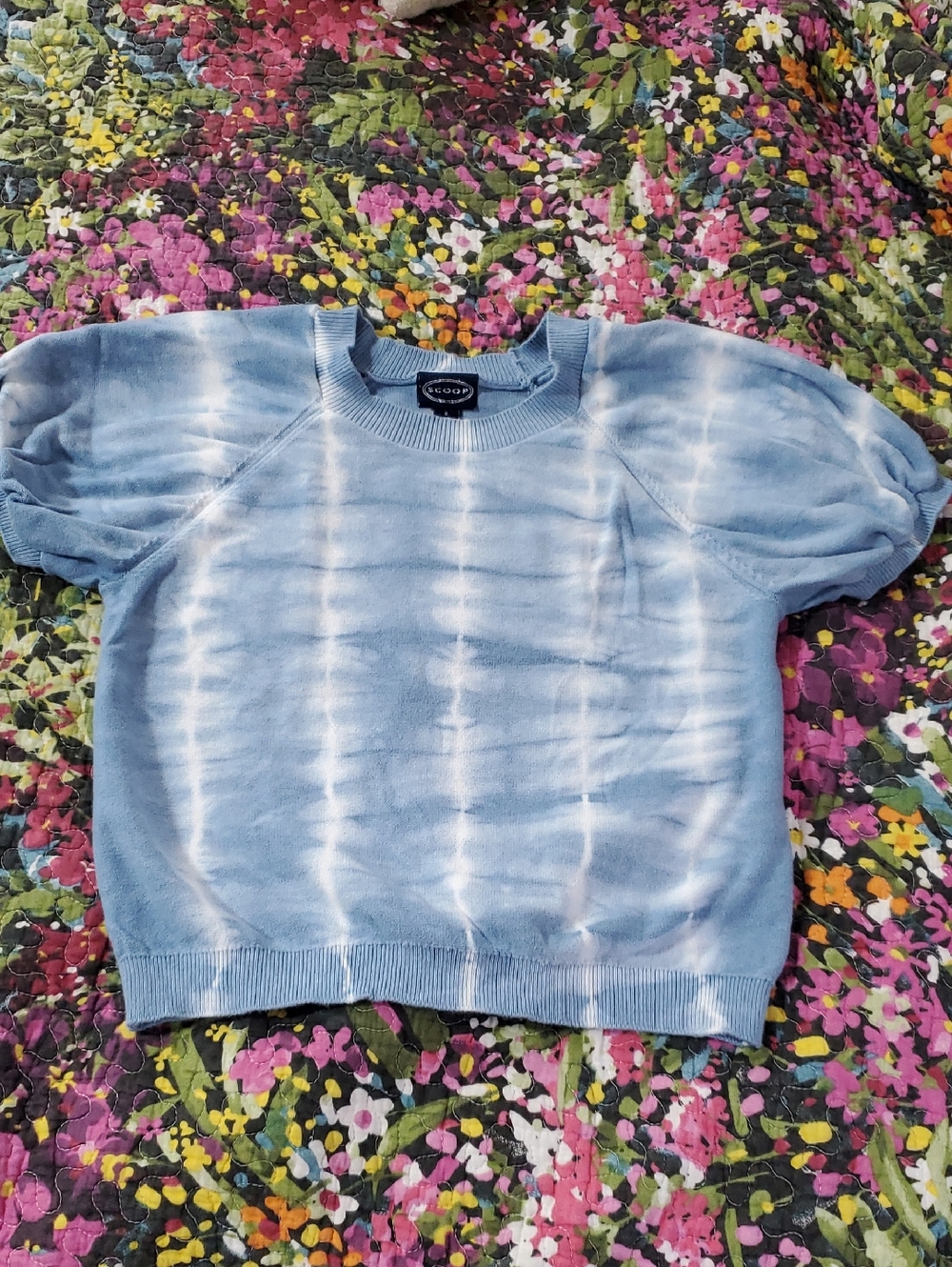 scoop size small (4-6)  light blue + white cotton tie-dye puff sleeve sweater